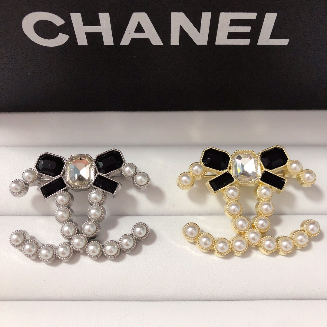 Chanel brooch 113500