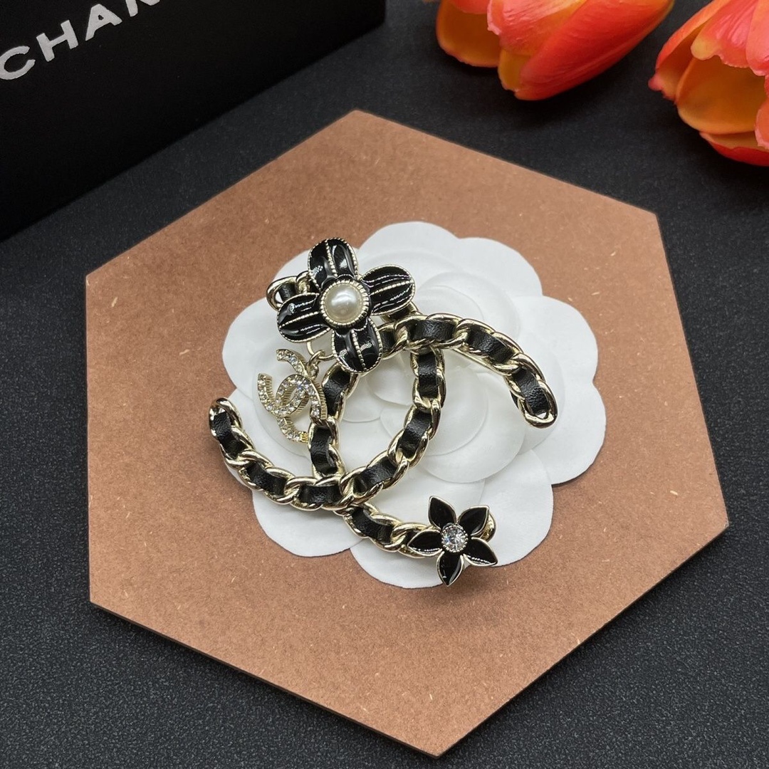 Chanel brooch 113494