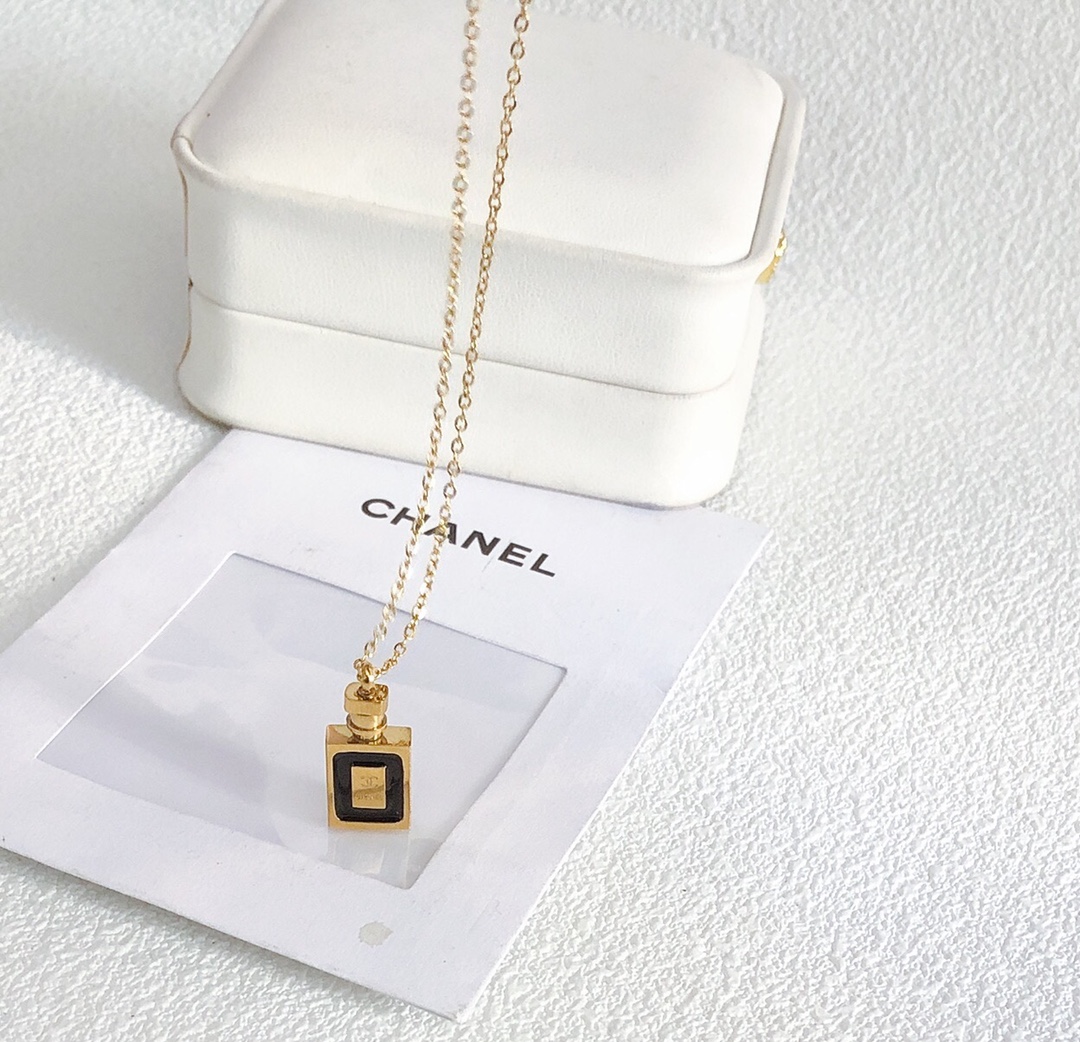 Chanel necklace 113479