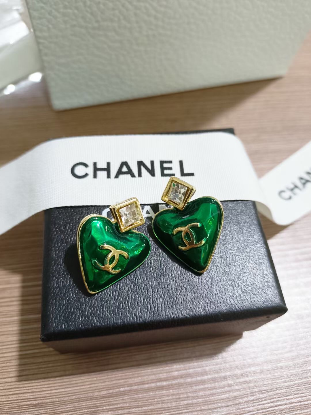 Chanel green sweet heart earrings 113477