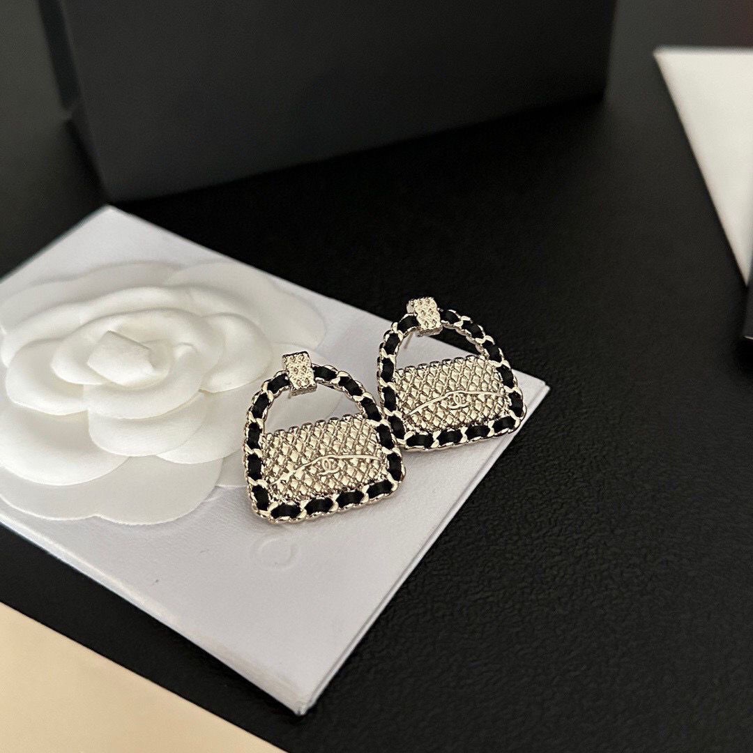 Chanel earrings 113468