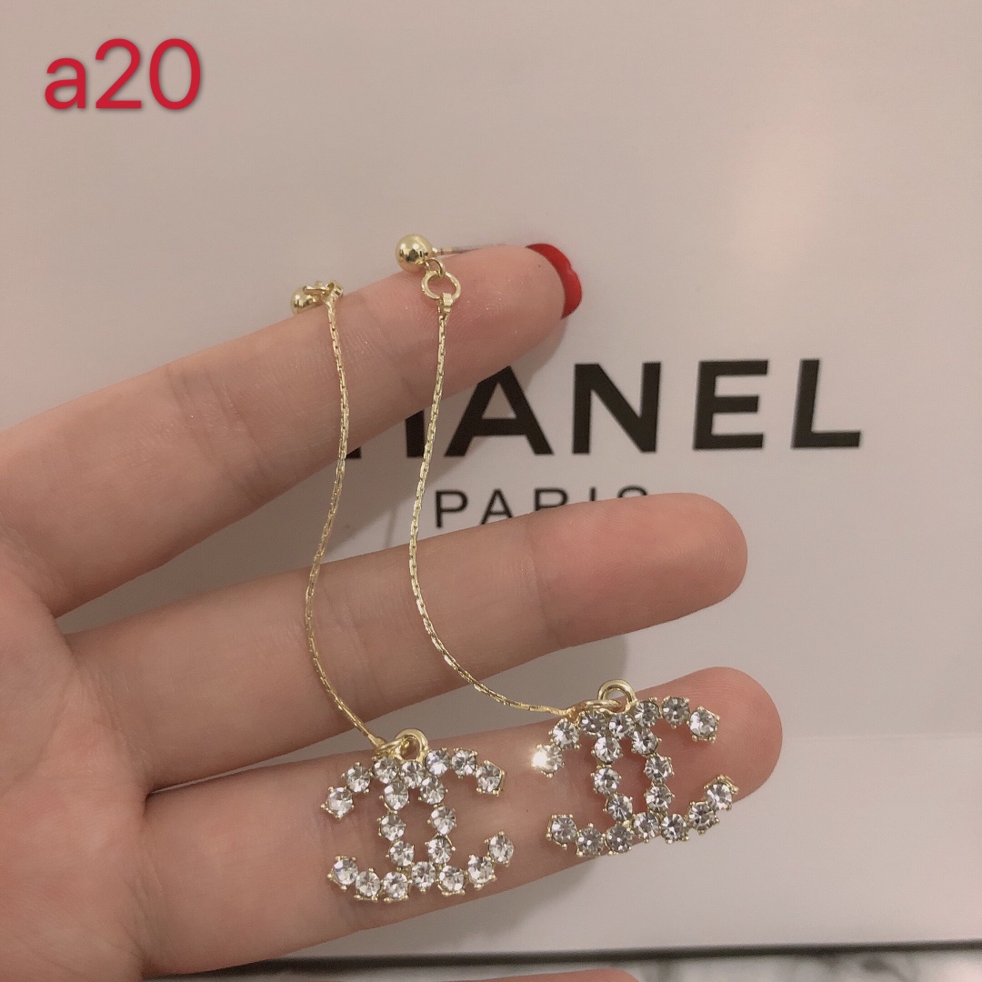 a20 Chanel earrings 107626