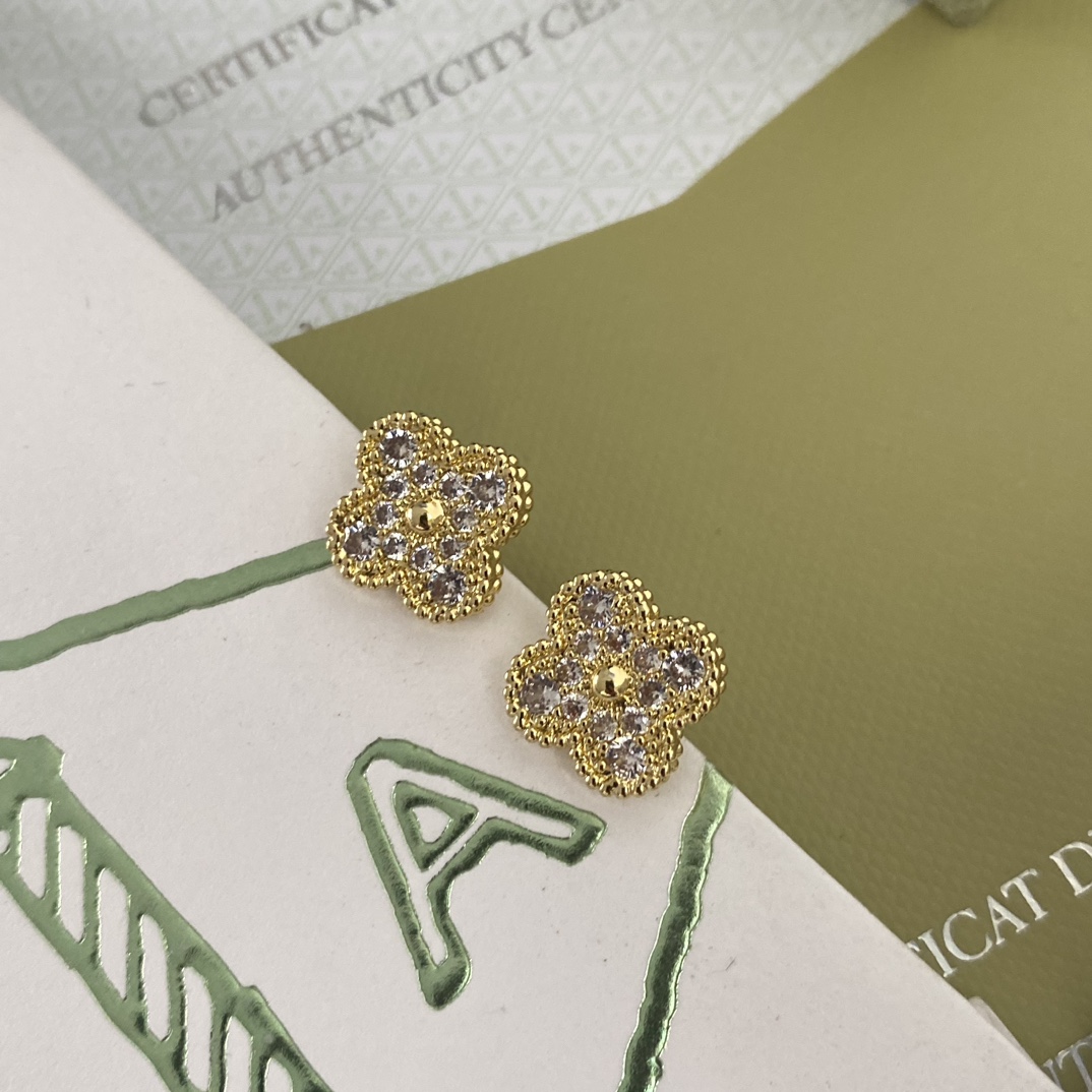 A1824 VCA Vancleef earrings