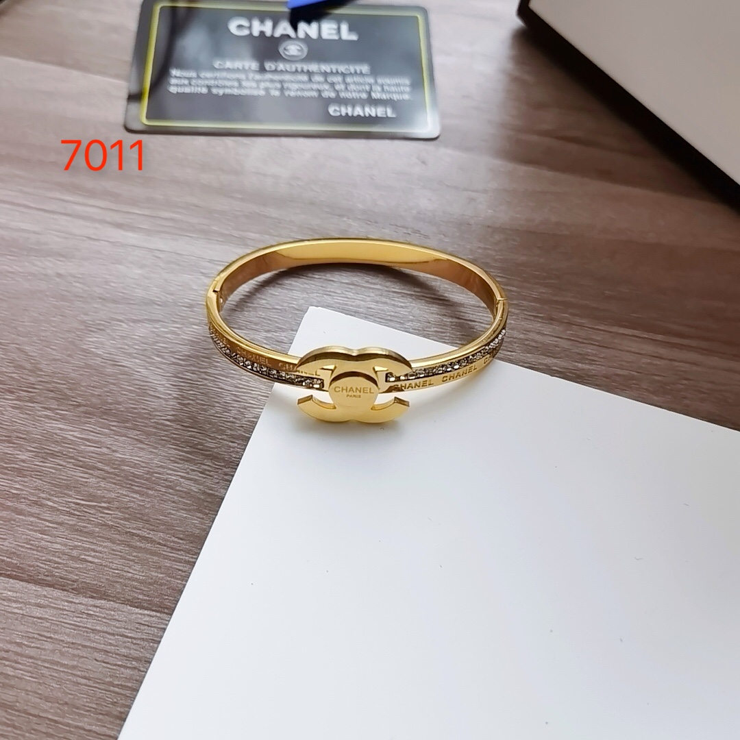 Chanel bracelet 113572