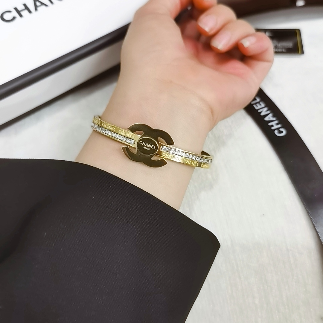 Chanel bracelet 113572