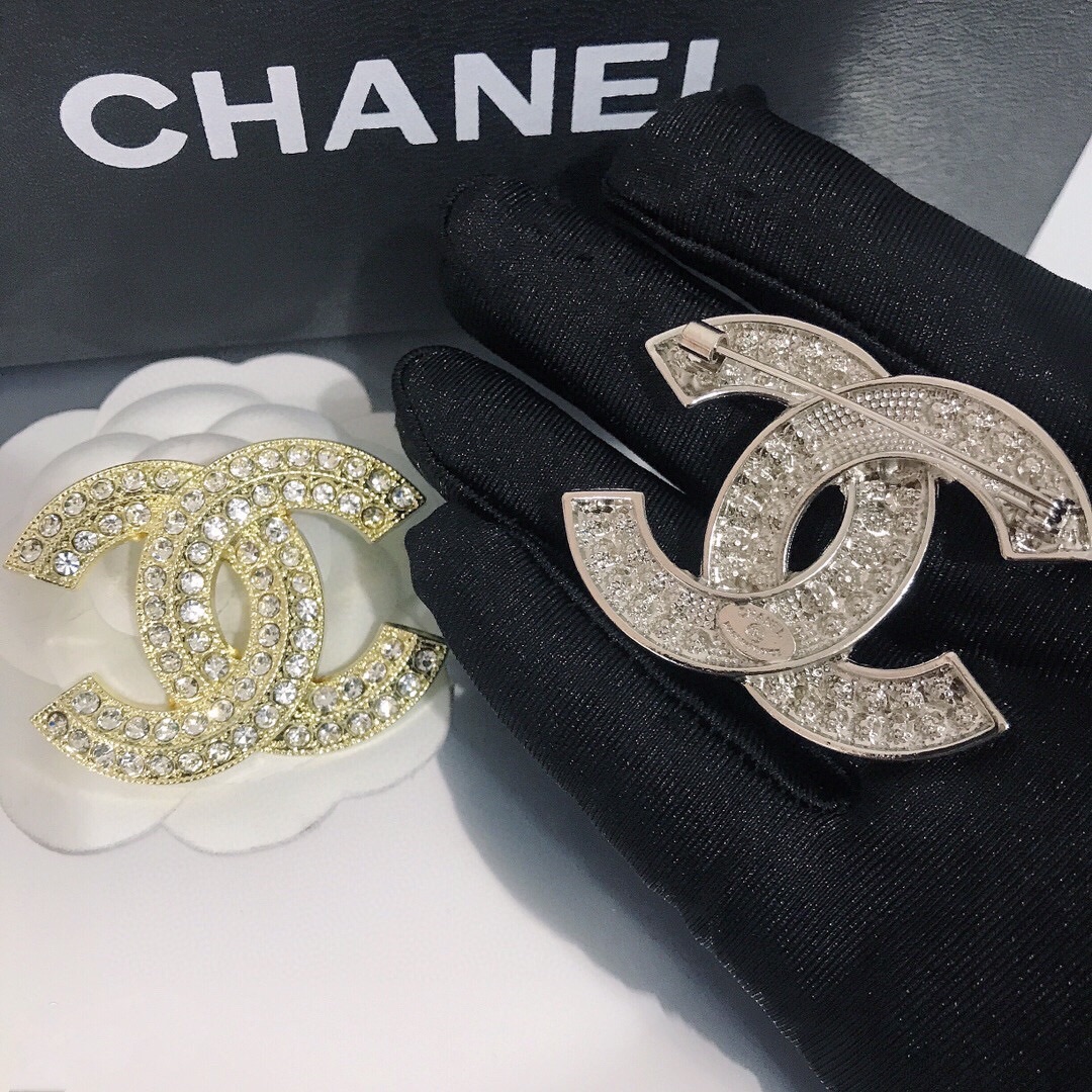 Chanel Crystal brooch CC 113603