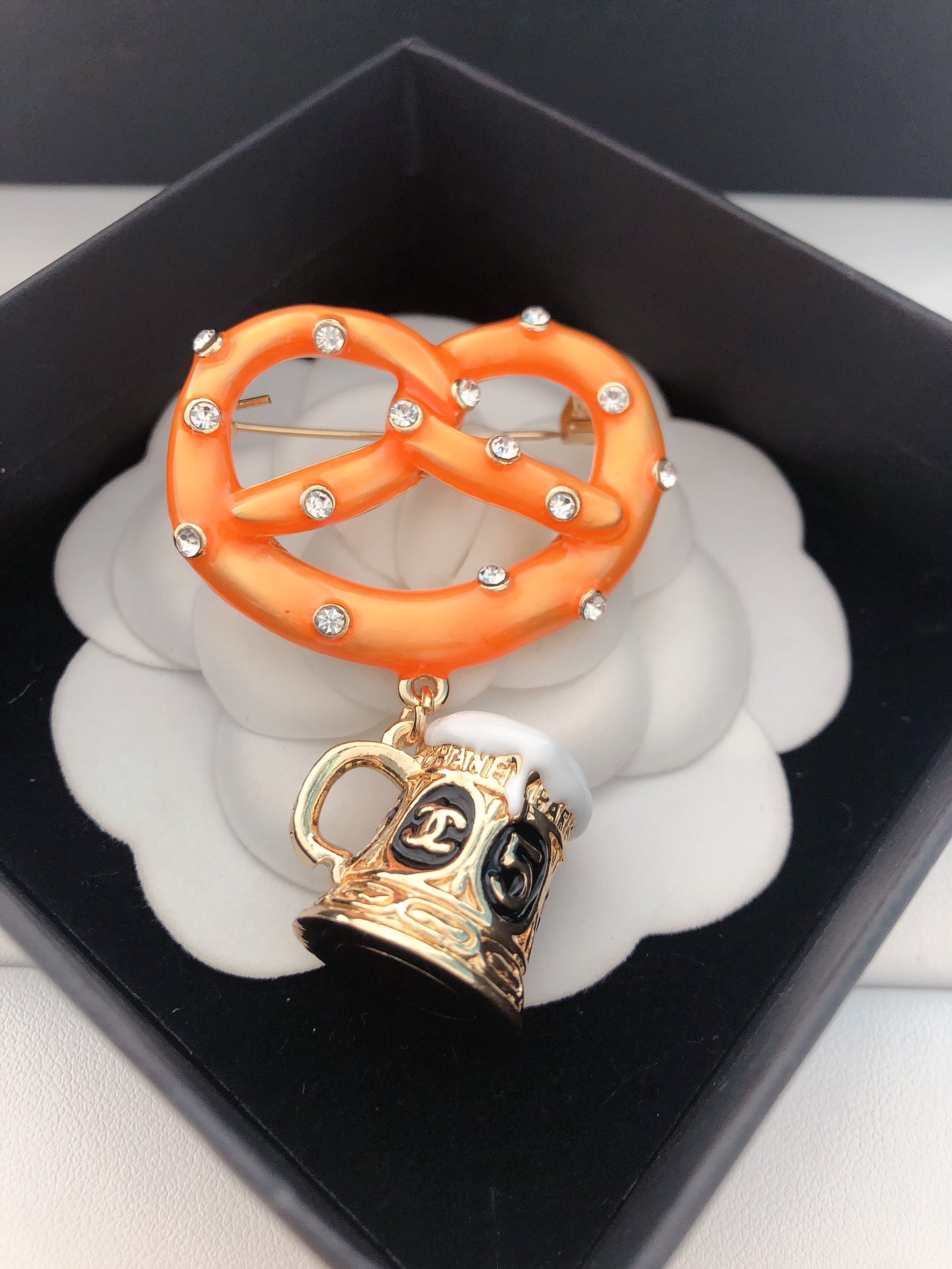 Chanel cup brooch 113602