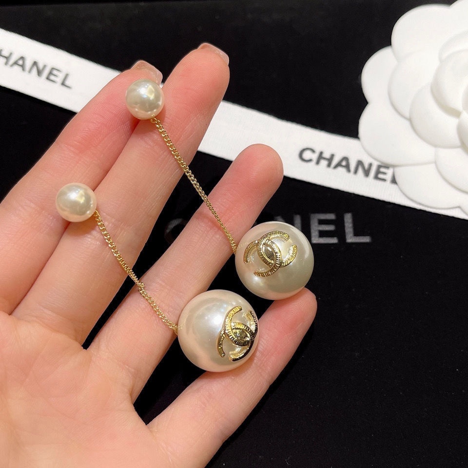 A1362 Chanel earrings
