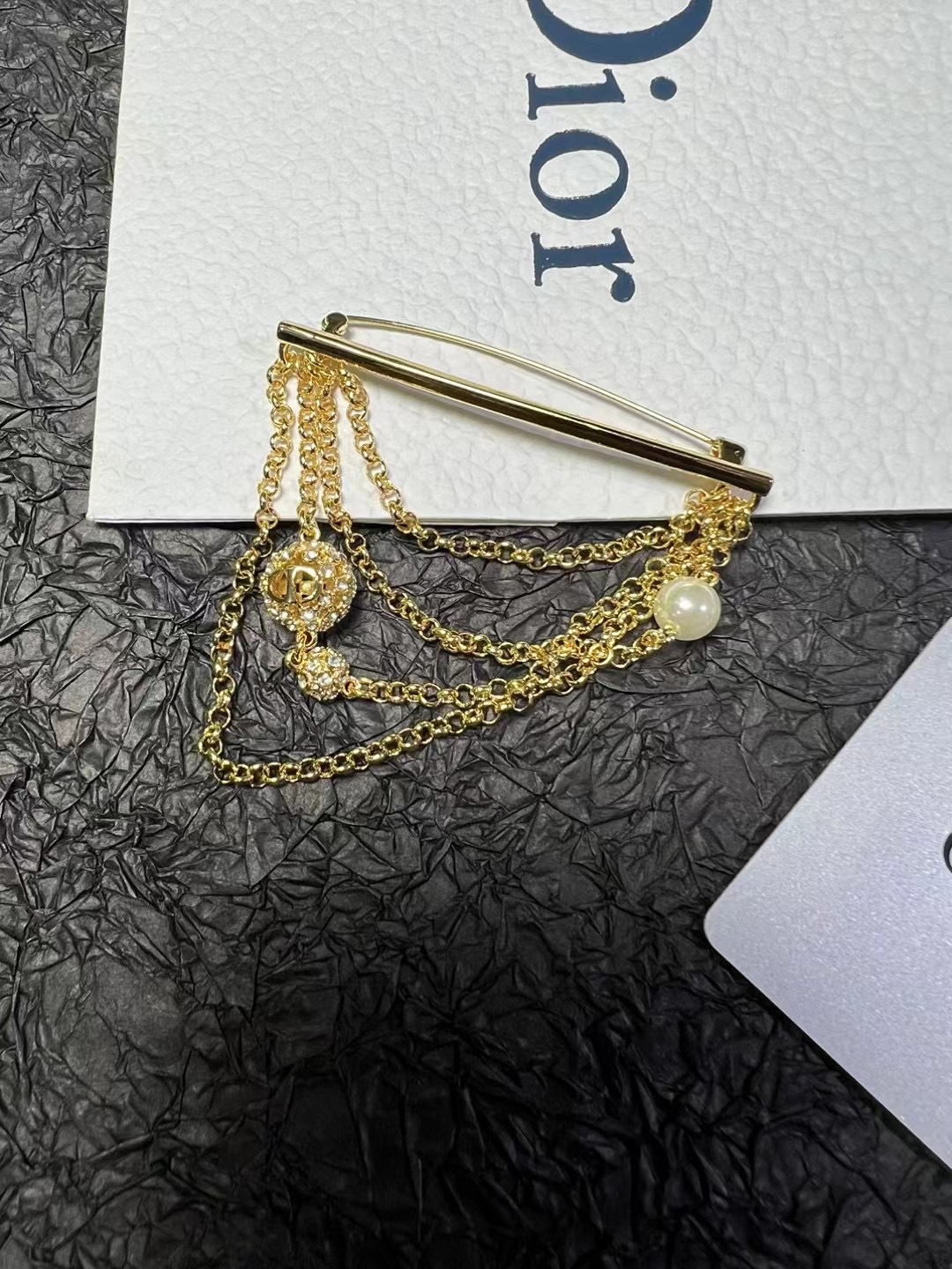 C418 Dior brooch