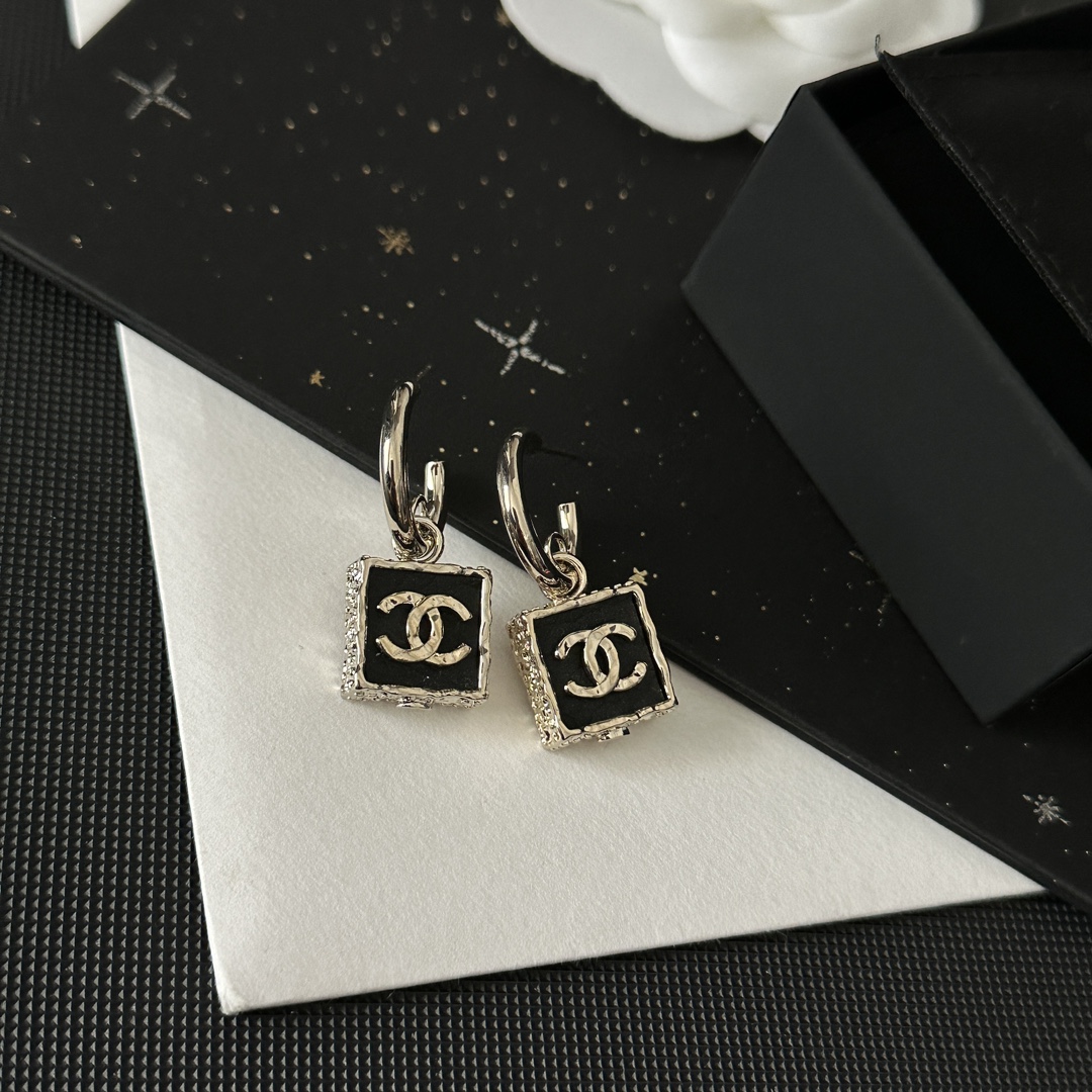 A1212 Chanel earrings