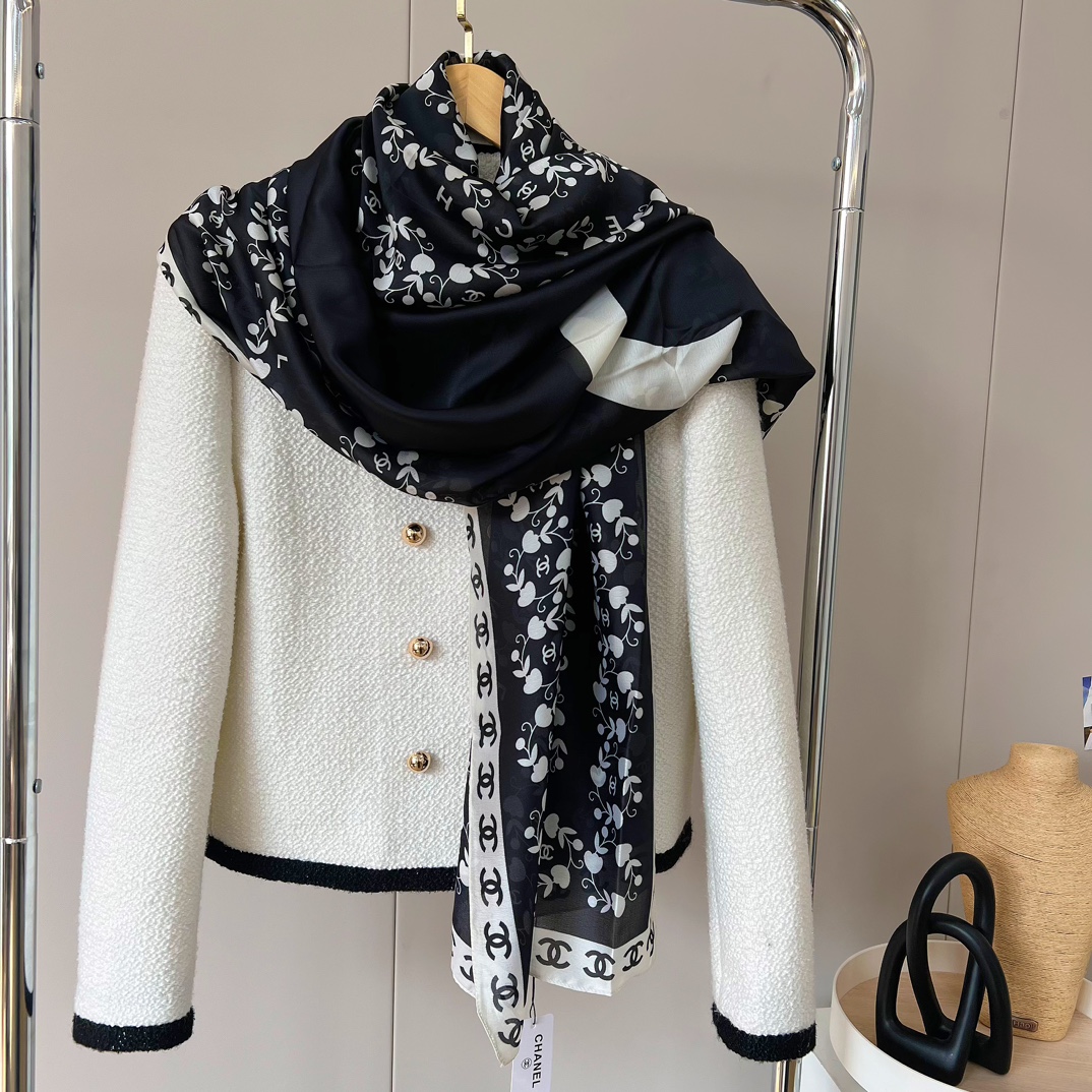 Chanel Silk scarf 113717
