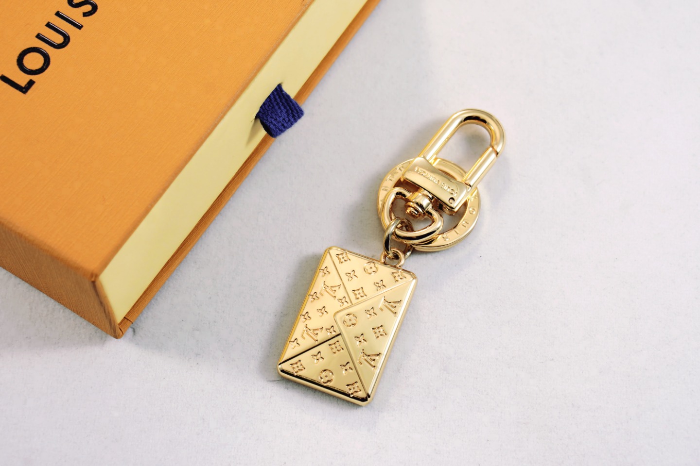 LOUIS VUITTON LV CHROMATIC M67400 keychain