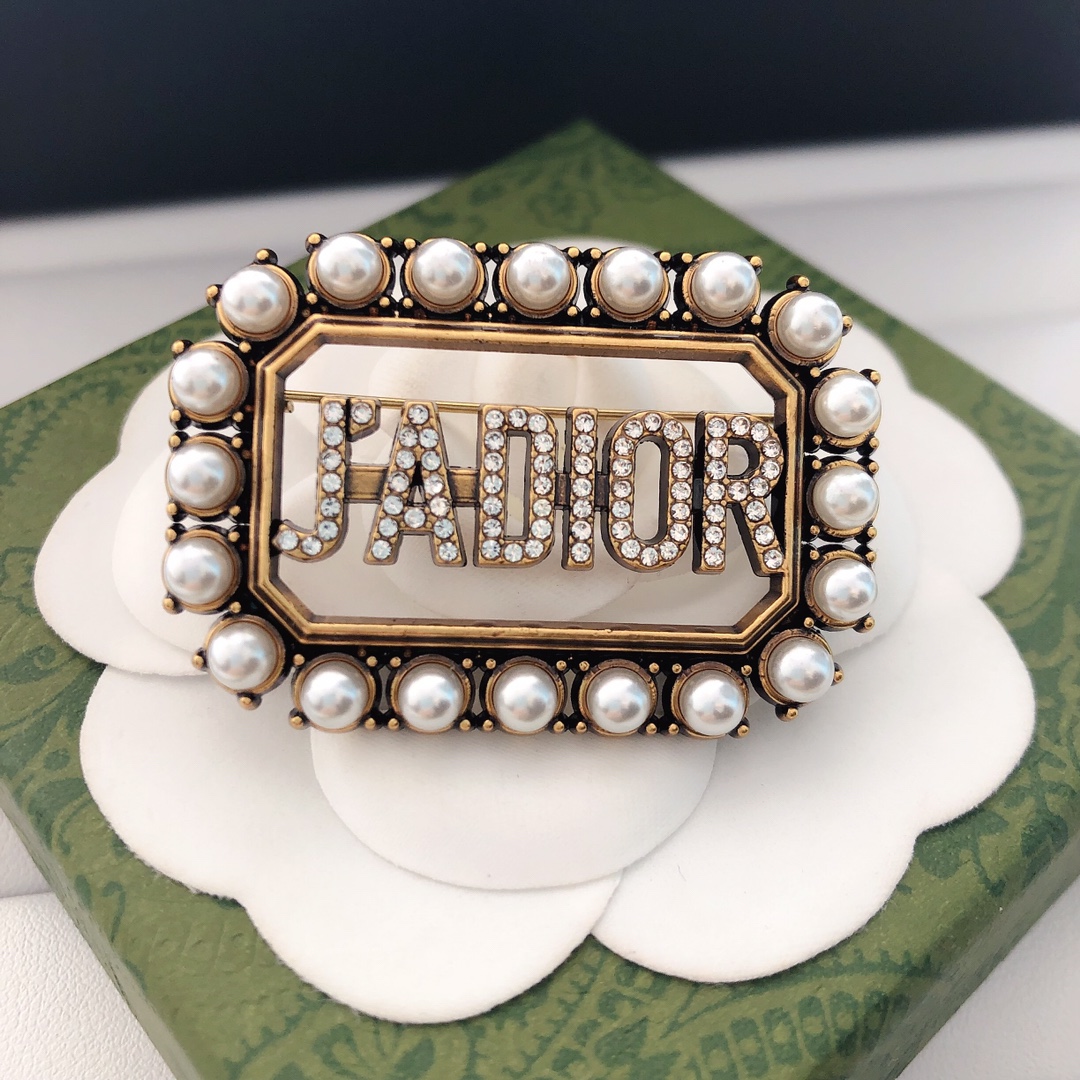 JADIOR vintage pearls brooch 113817