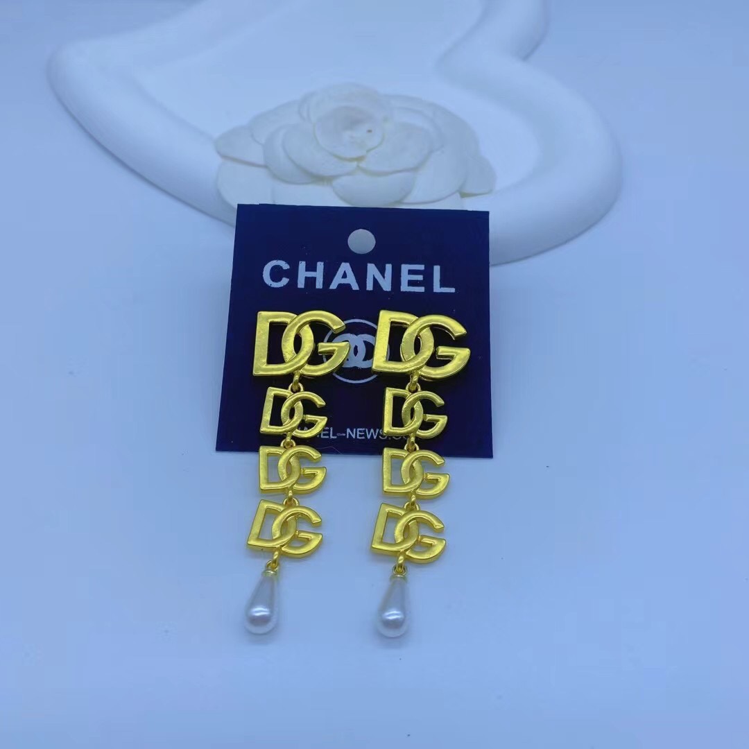 DG earrings 113819