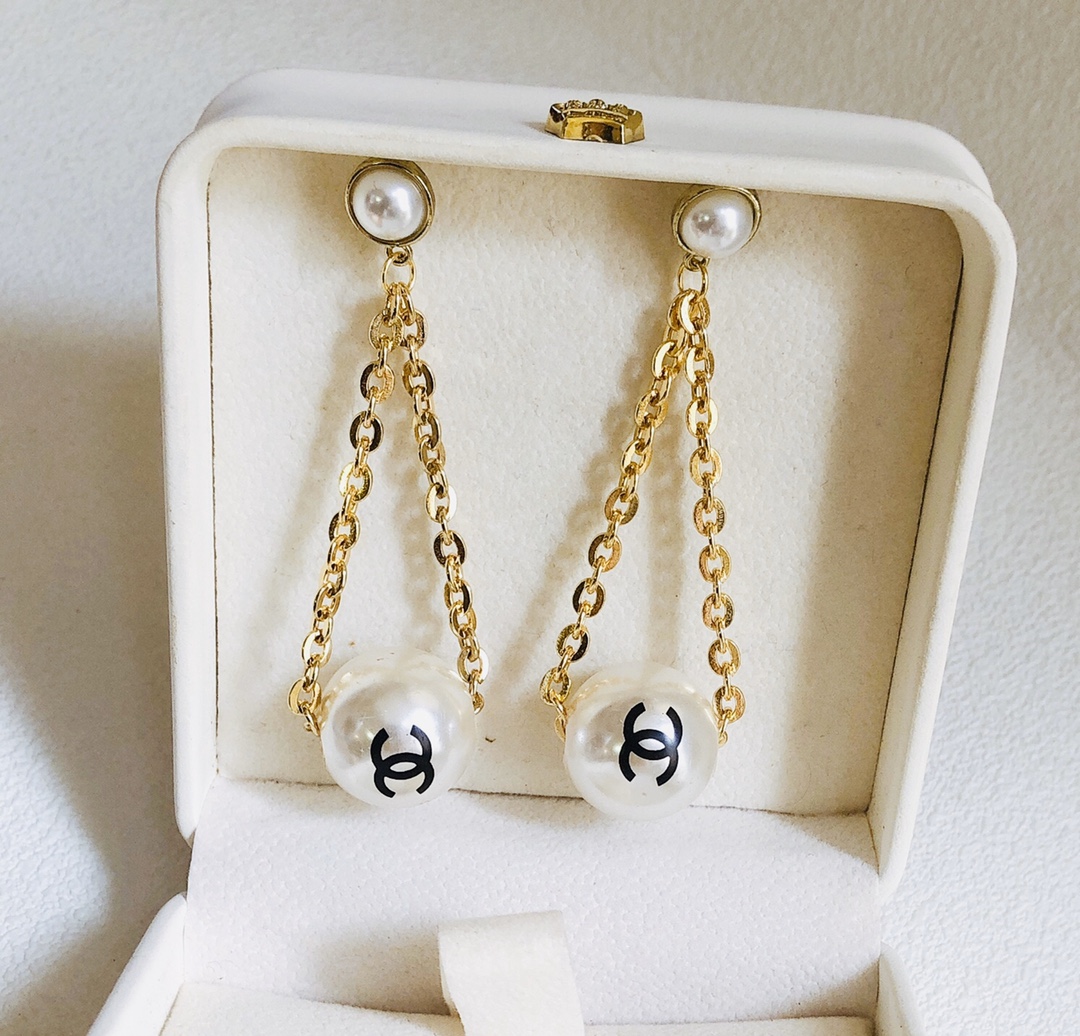 Chanel pearls long earrings 113830