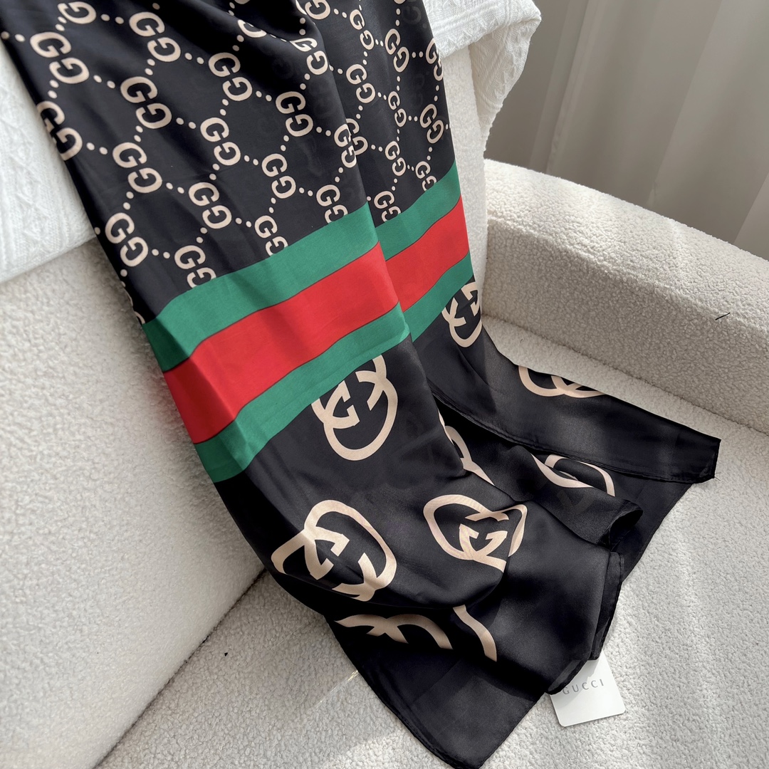 Gucci silk scarf 113891