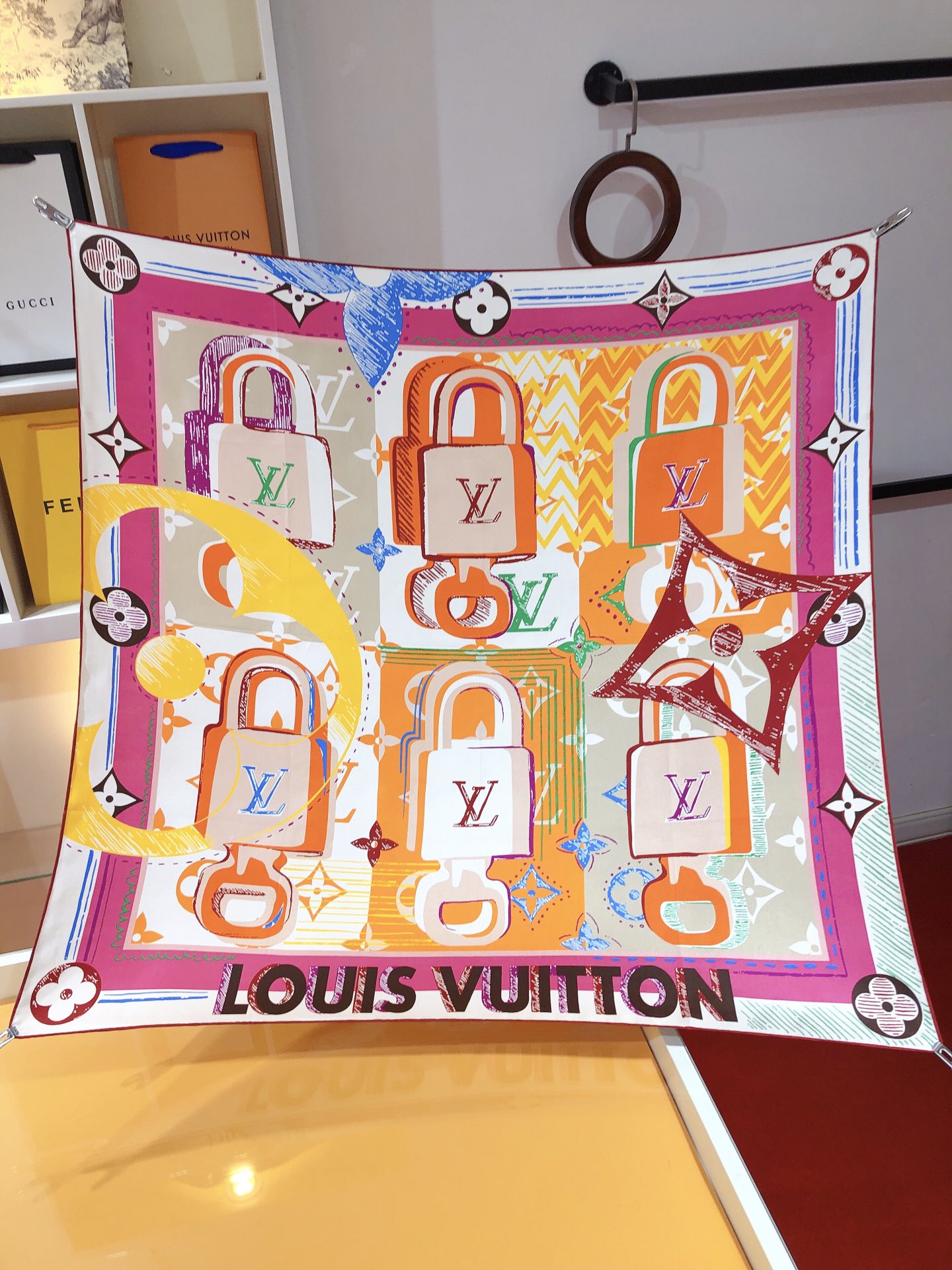 LV Louis vuitton Arty LV Unlocked Silk scarf 113884