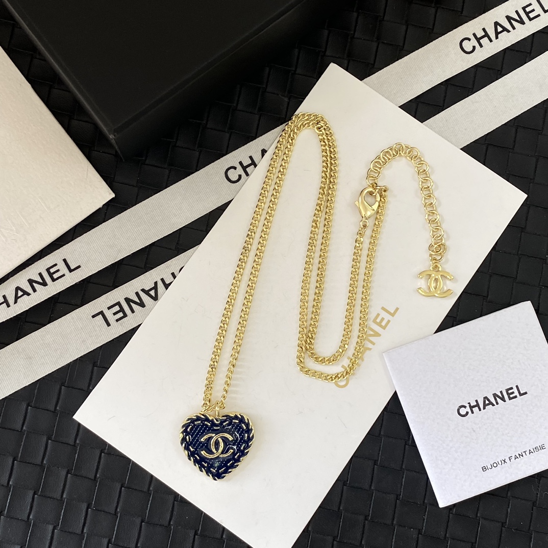 B868 Chanel necklace