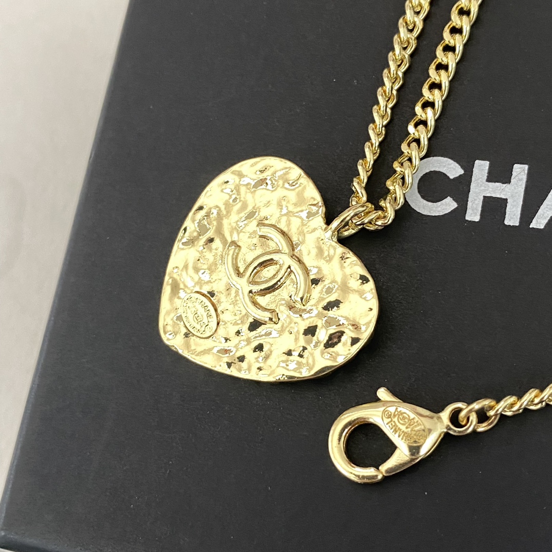 B868 Chanel necklace