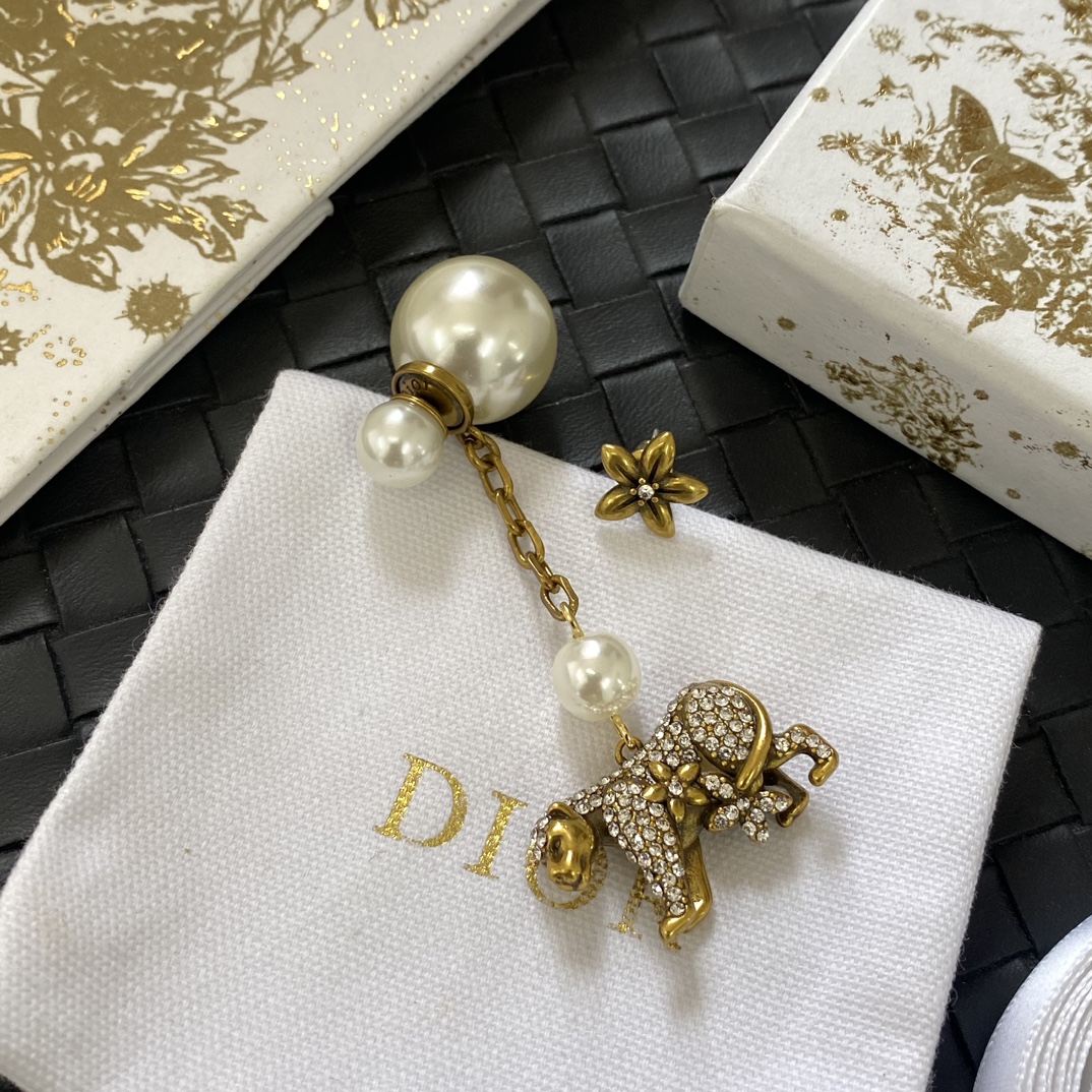 A1844 Dior leopard Asymmetric earrings