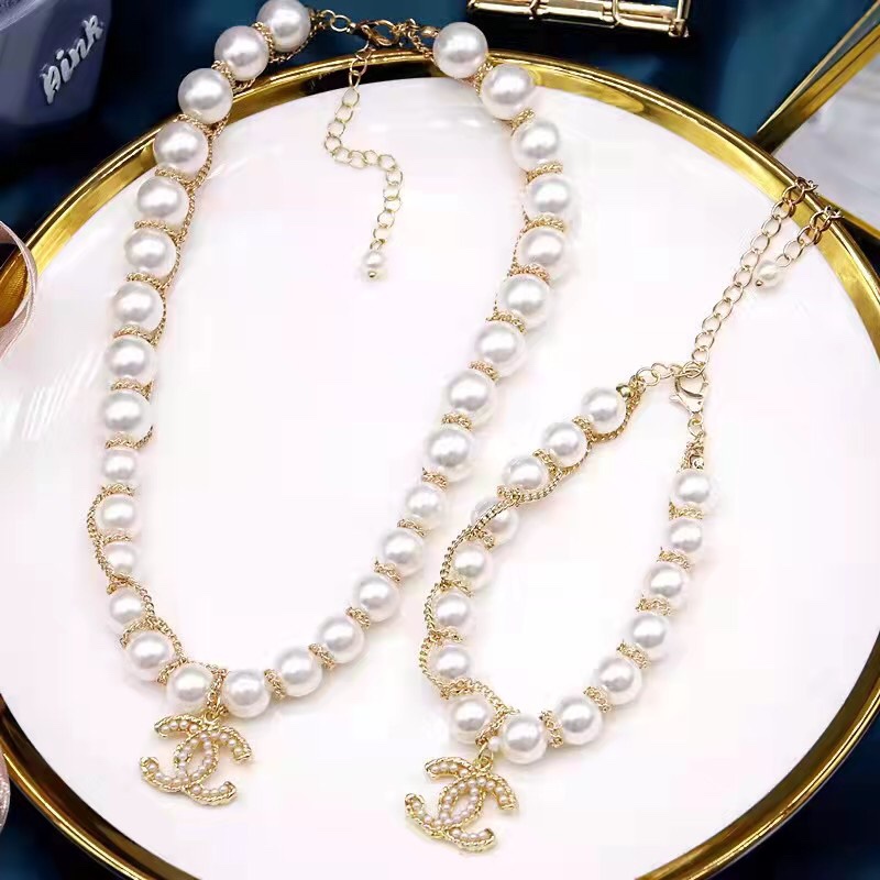 Chanel pearls necklace/bracelet 113935