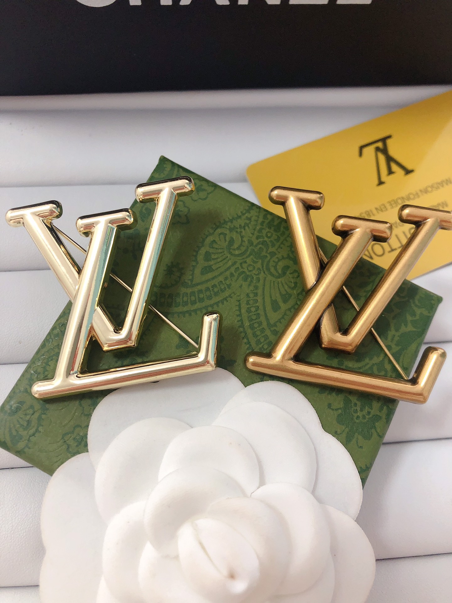 LV Louis vuitton Brooch 113923