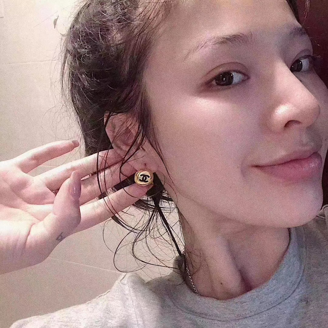 A966 Chanel Gold unfading earrings