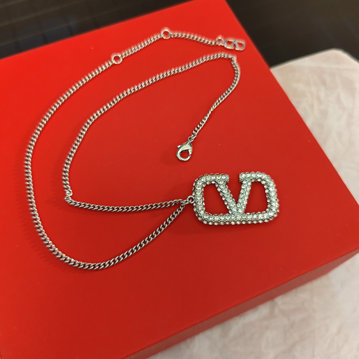 B563 Valentino necklace
