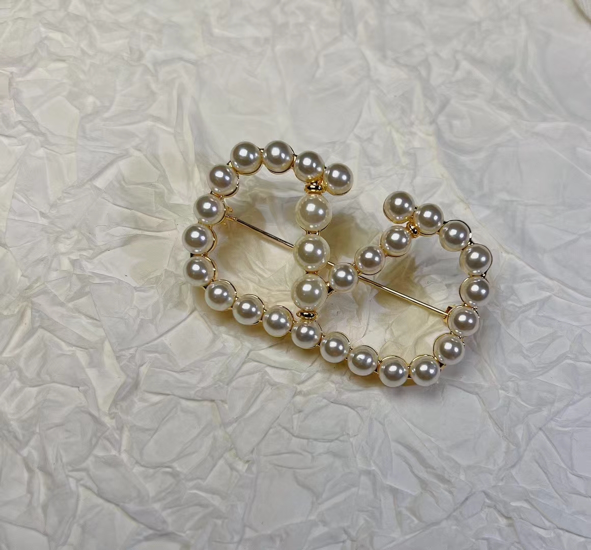 C277 Valentino pearls brooch