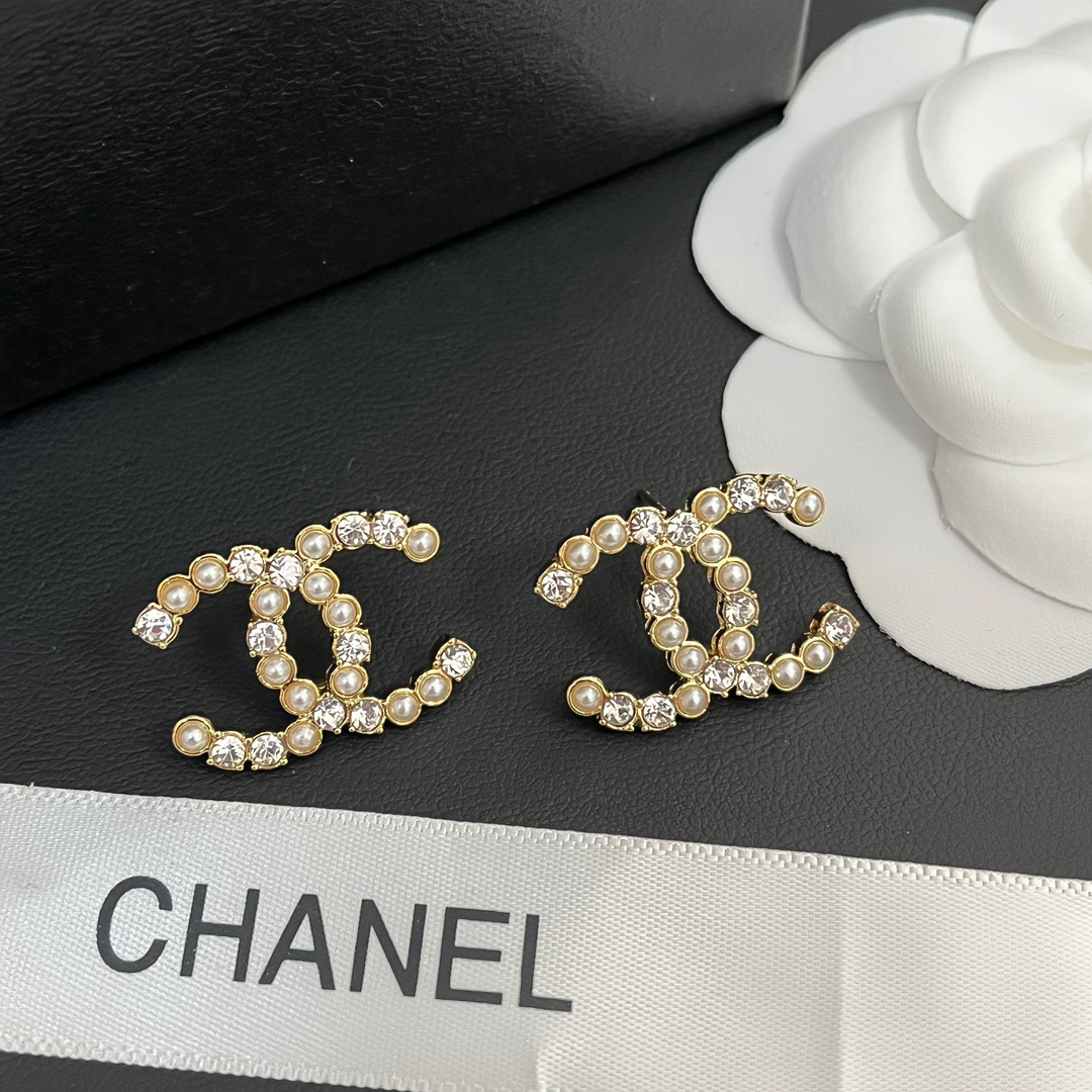 A975  Chanel earrings CC