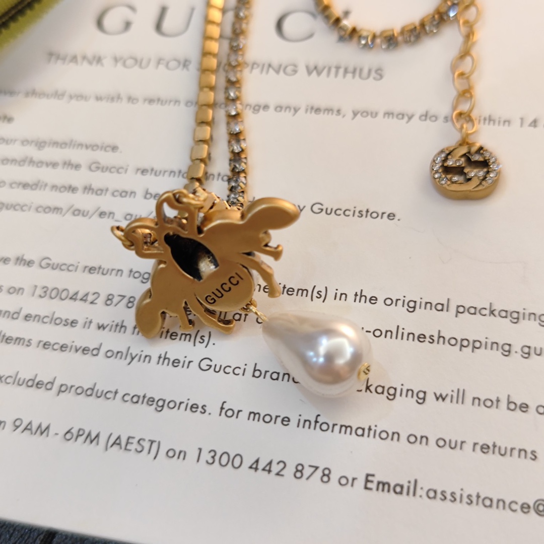 B940 Gucci GG bee necklace
