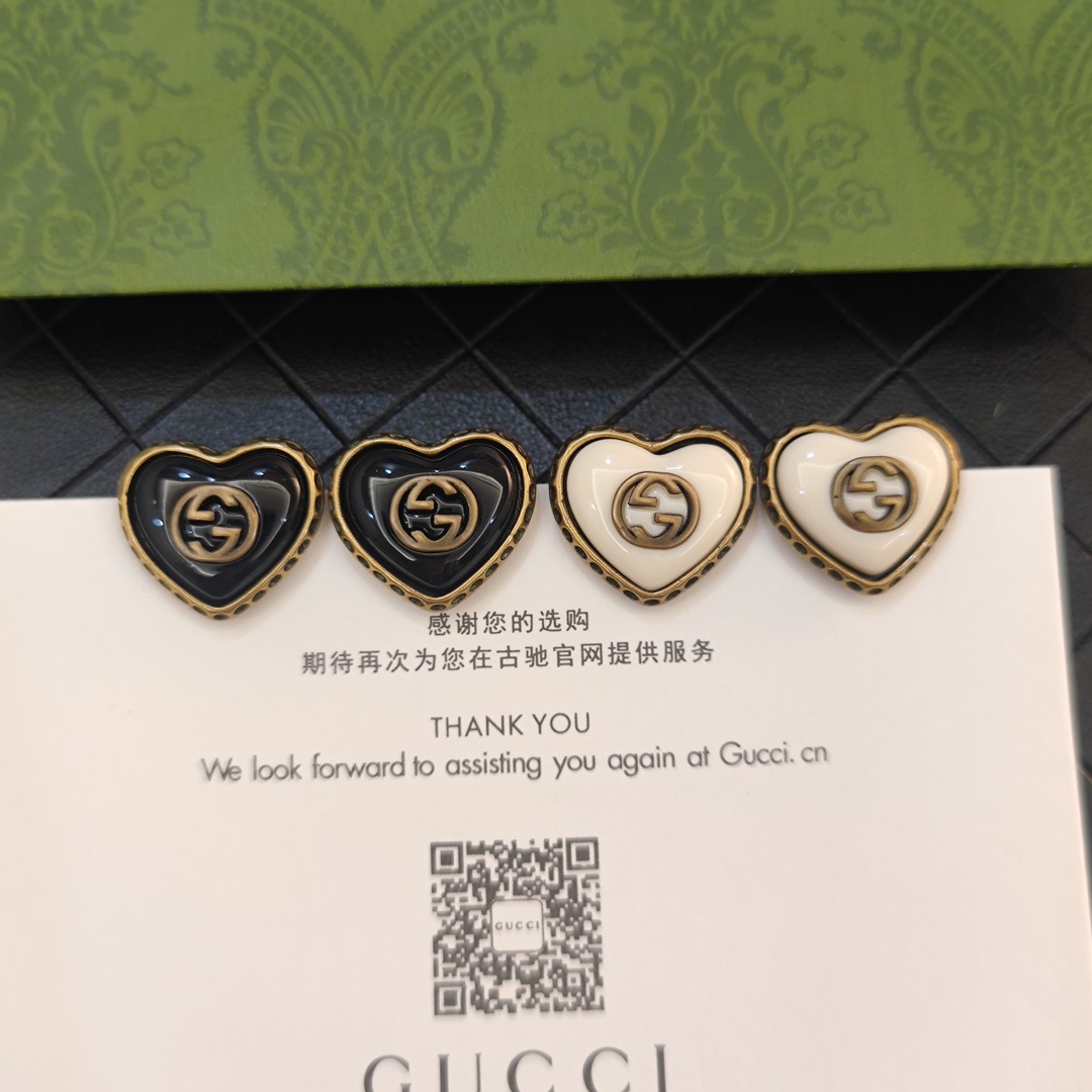 A725 Gucci GG heart earrings