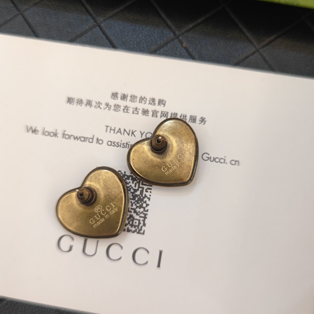 A725 Gucci GG heart earrings