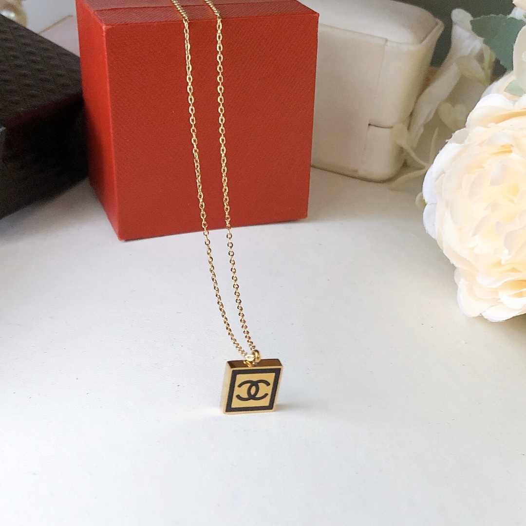Chanel square necklace 114071