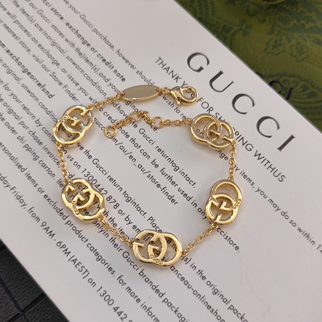 B943 Gucci full pearls bracelet