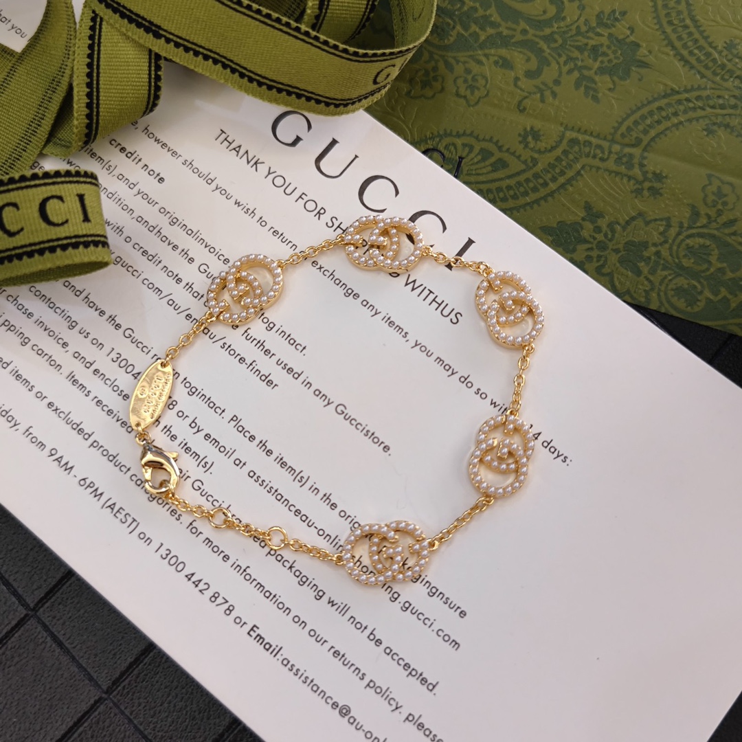B943 Gucci full pearls bracelet