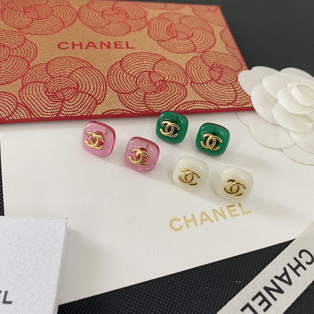 E024 Chanel sweet earrings
