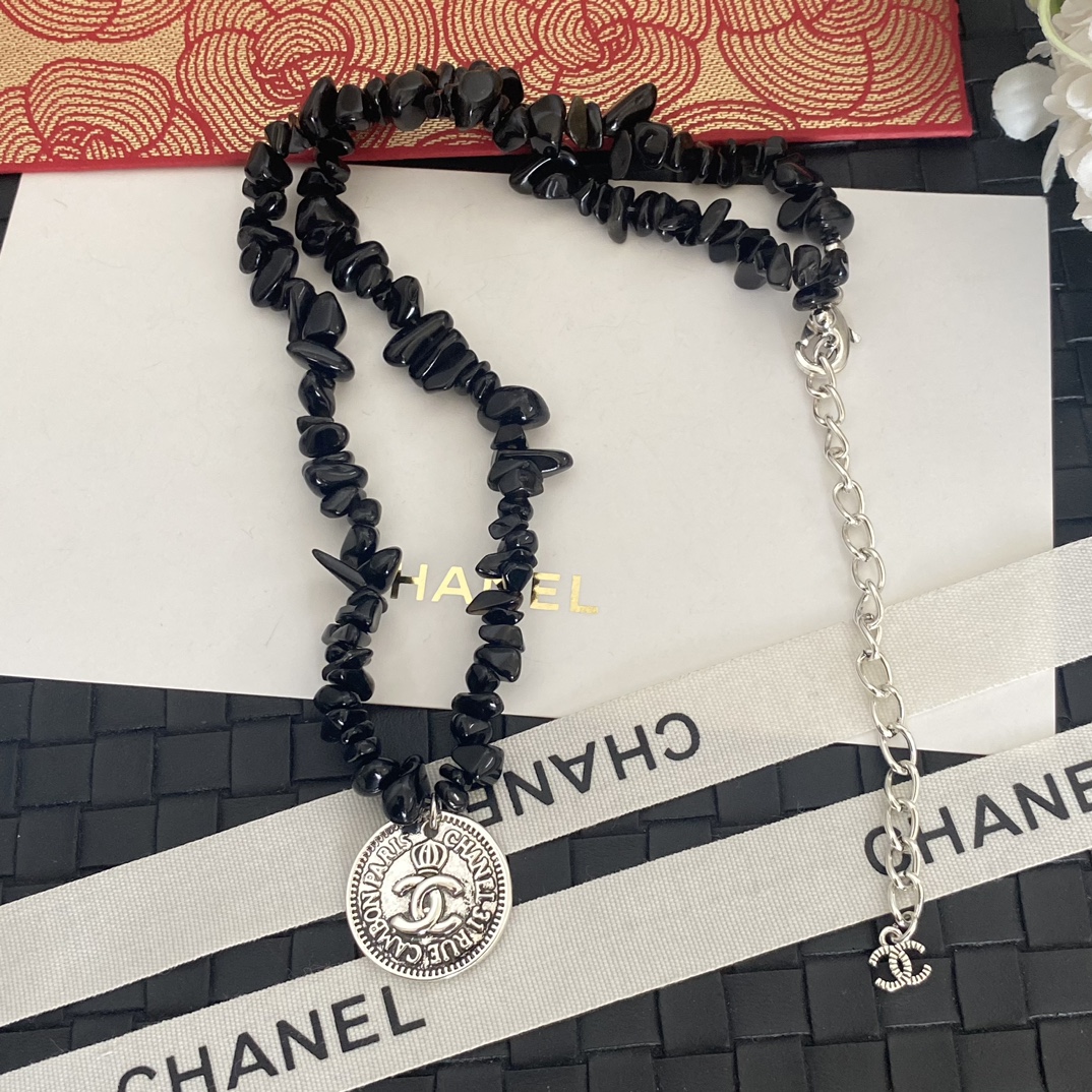 B446 Chanel vintage necklace