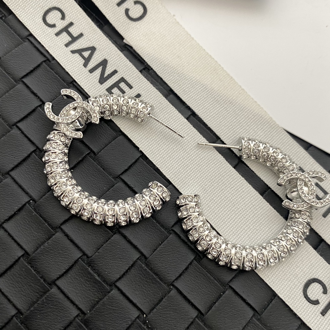 A400 Chanel hoop earrings