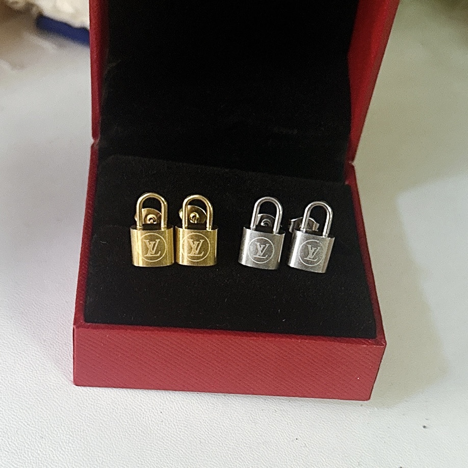 LV Louis vuitton lock earrings 114110