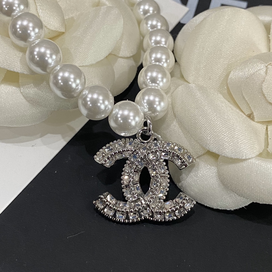 B527  Chanel pearls choker necklace