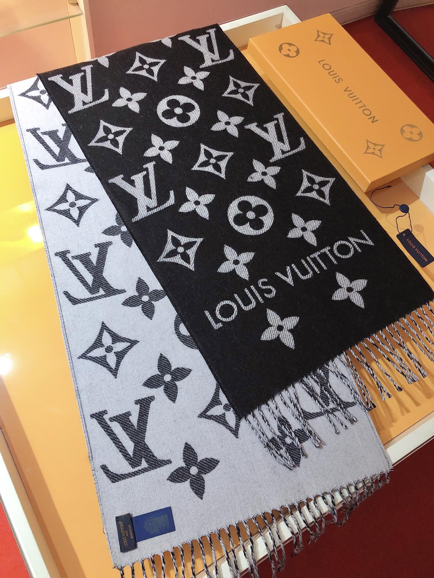 LV ESSENTIAL Monogram wool scarf M77853