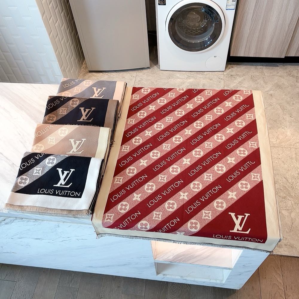 LV Long woof scarf