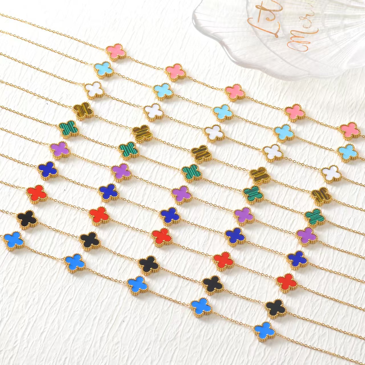 (No brand logo)VCA necklace