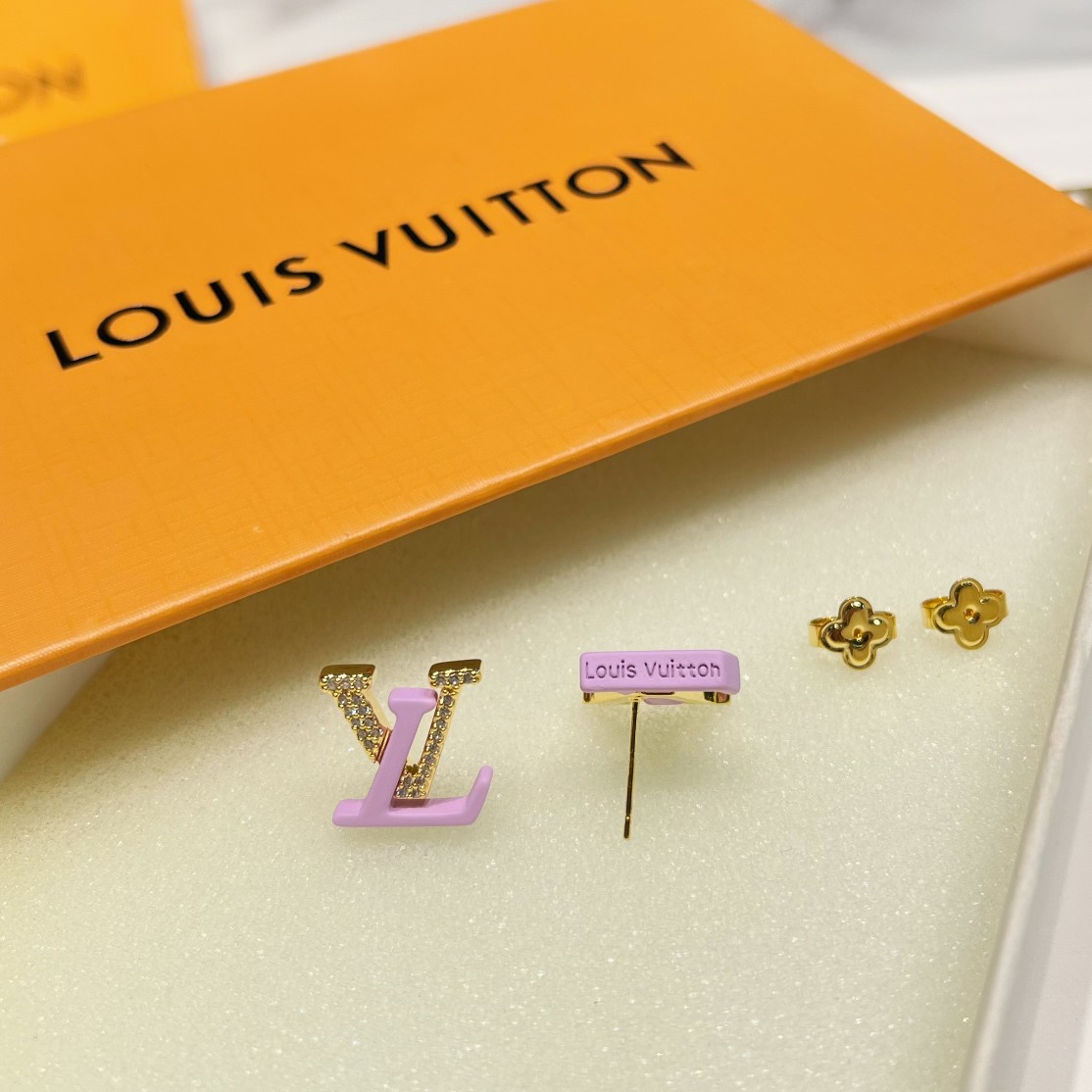 E028 LV ICONIC SWEETY earrings
