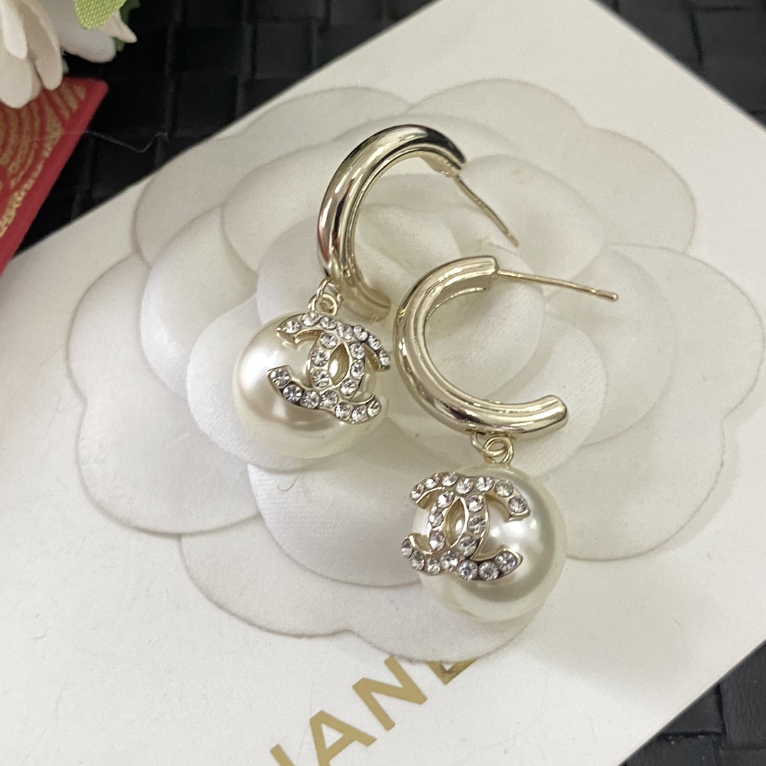 A729 Chanel earrings
