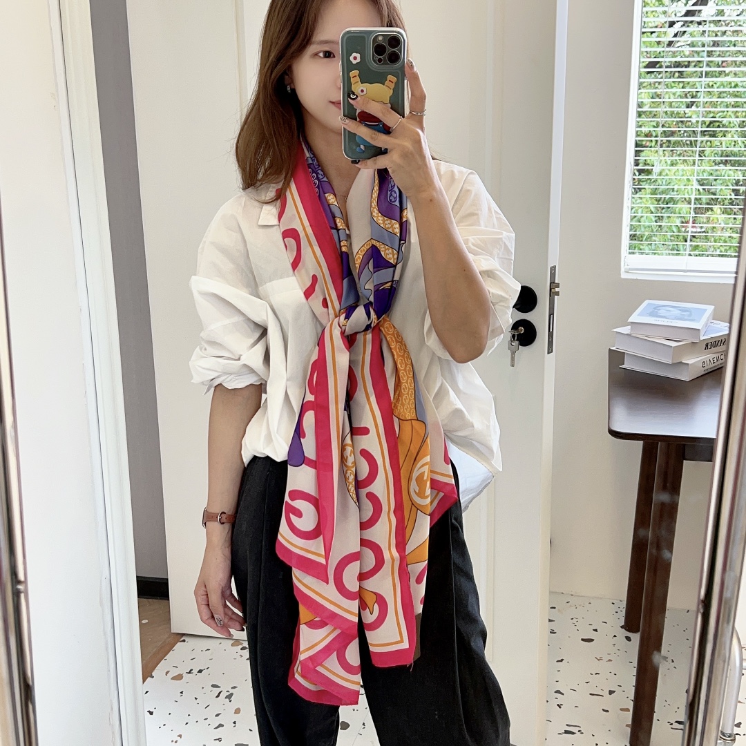 Gucci silk Scarf