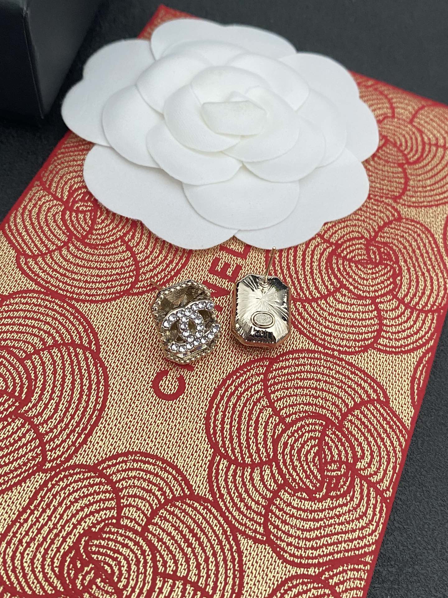 A138 Chanel earrings