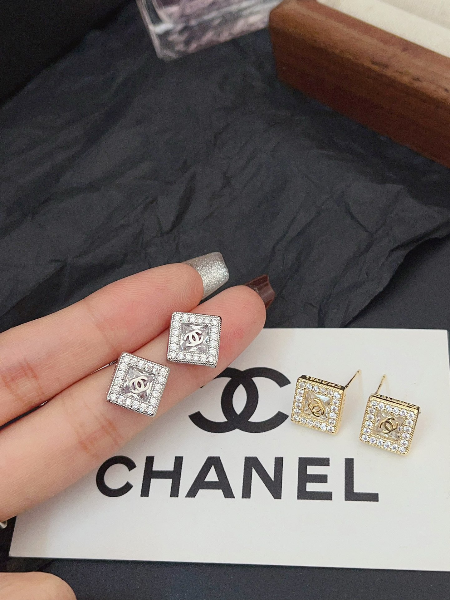 A1076 Chanel square earrings