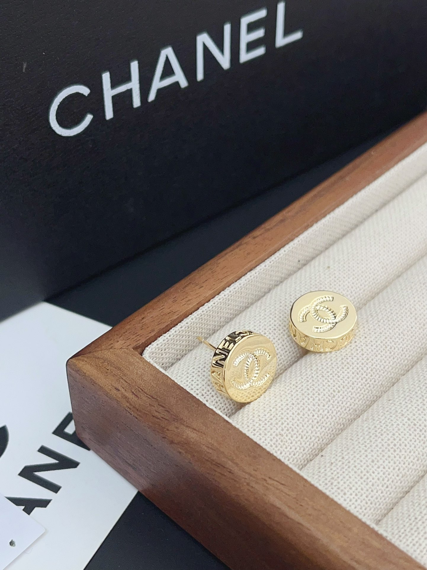 A1075 Chanel earrings